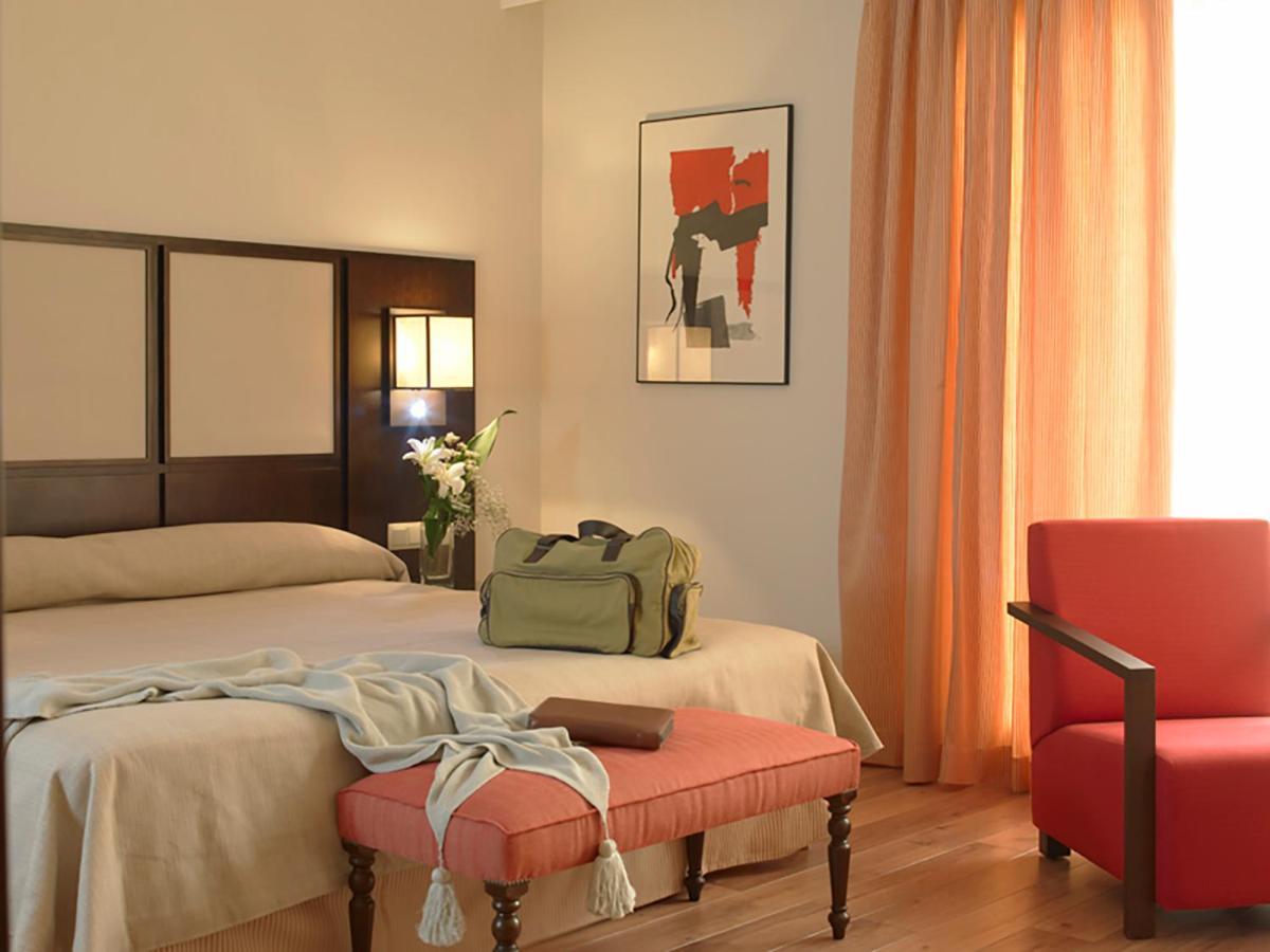 Hotel Isla De La Garena Alcalá de Henares Zimmer foto