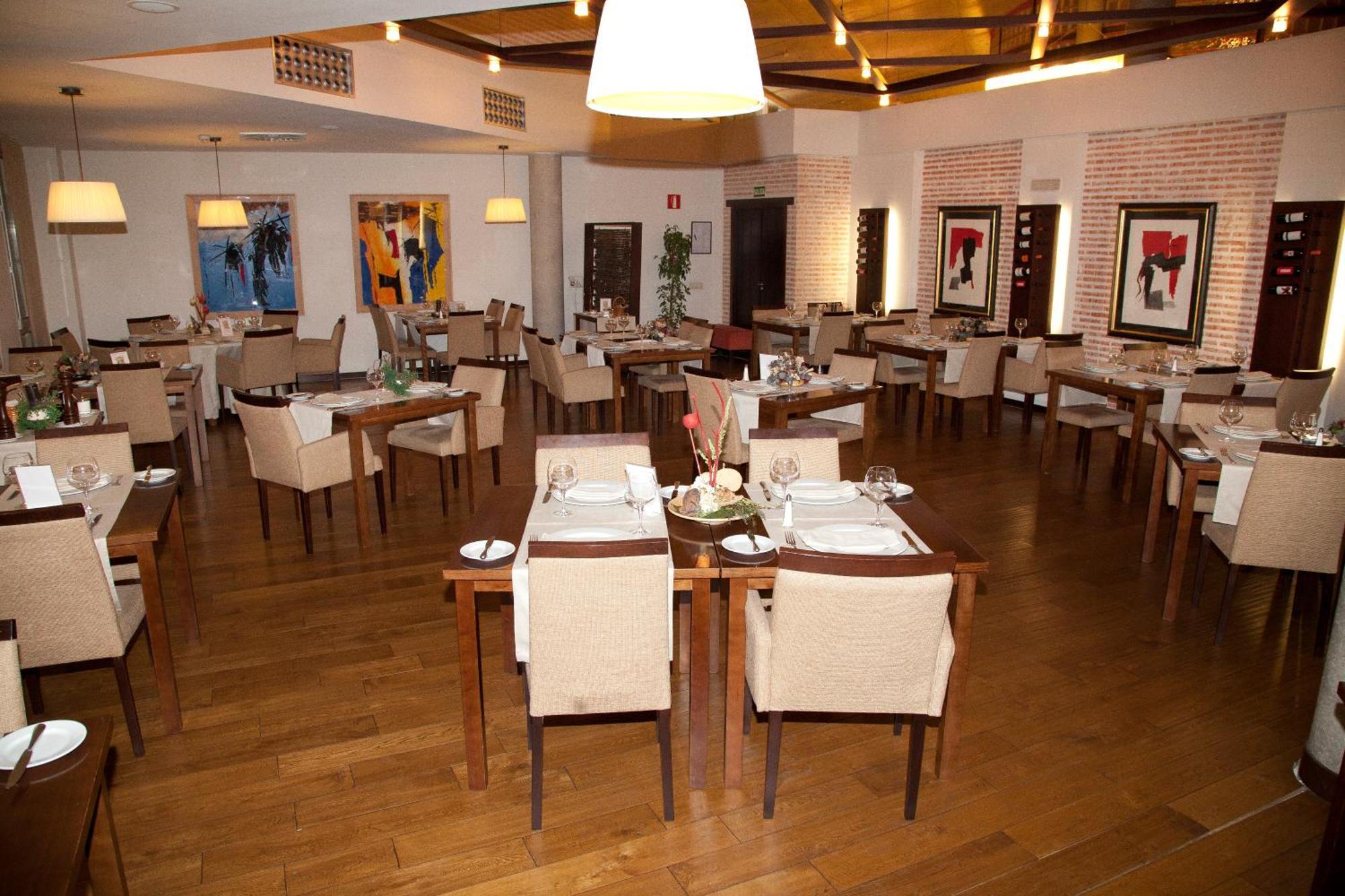 Hotel Isla De La Garena Alcalá de Henares Restaurant foto